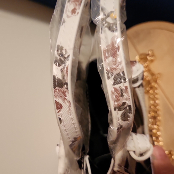 BP Crossbody with Chain - Picture 6 of 7